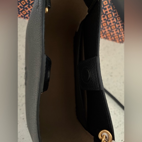 Tory Burch Thea Small Bucket bag - Picture 4 of 6